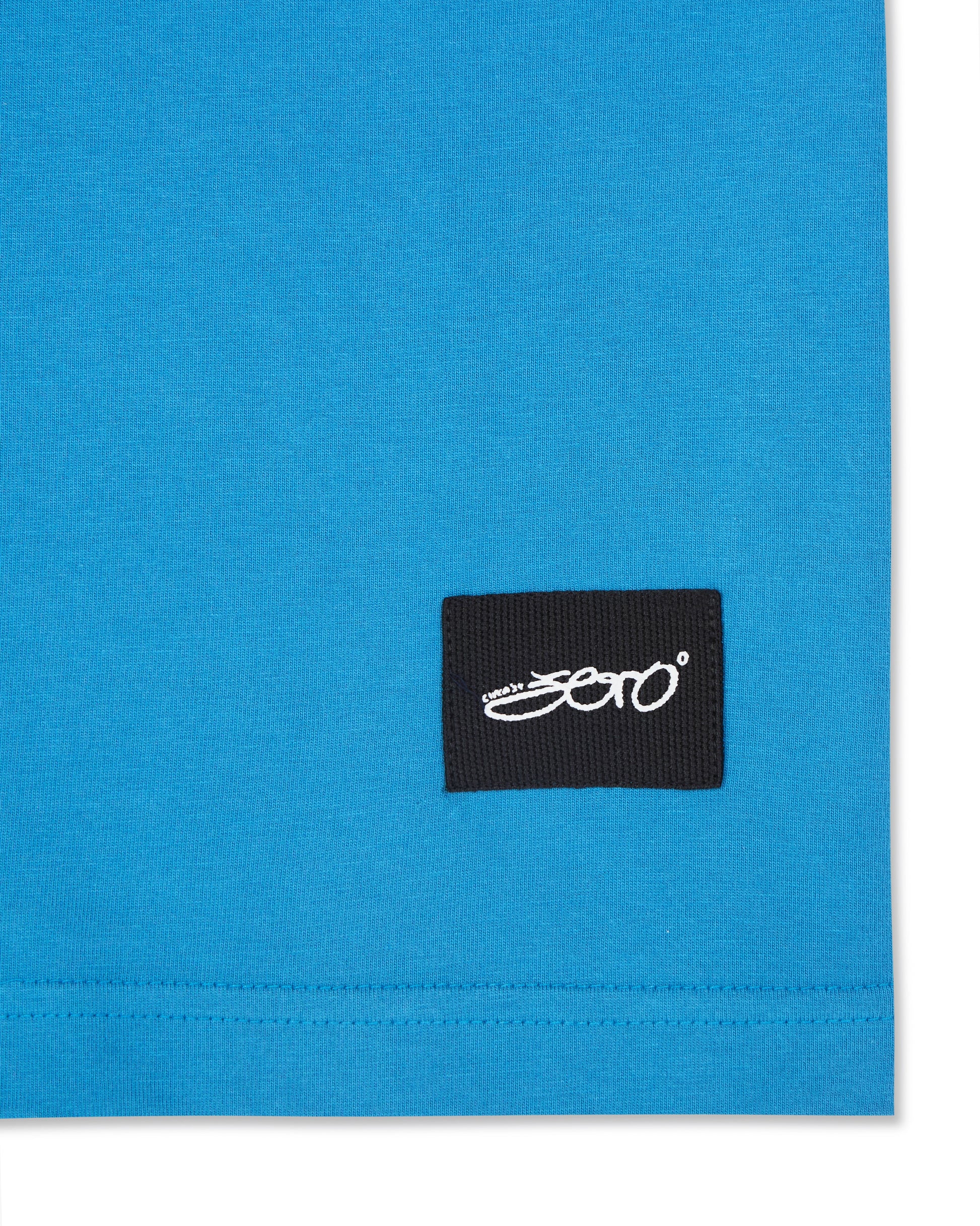 closeup of the zero tag for the blue Zerodays basic tee