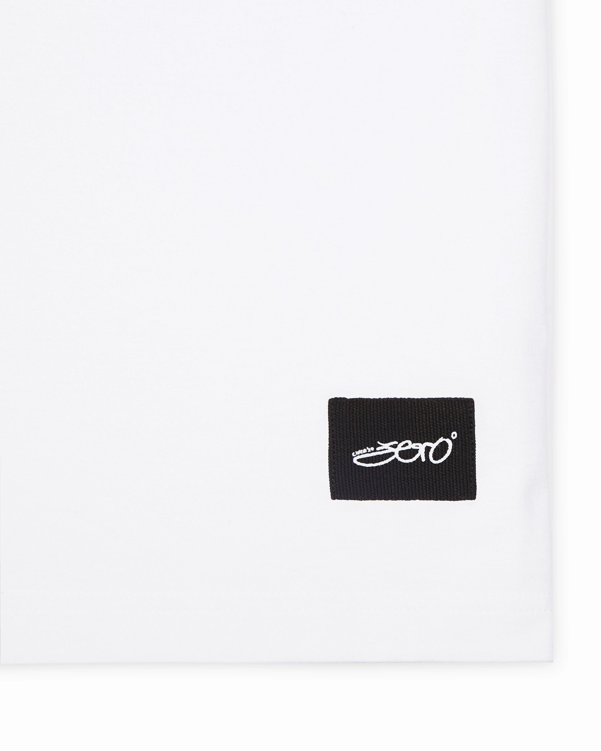 Closeup of the zero tag on the white Zerodays basic t-shirt